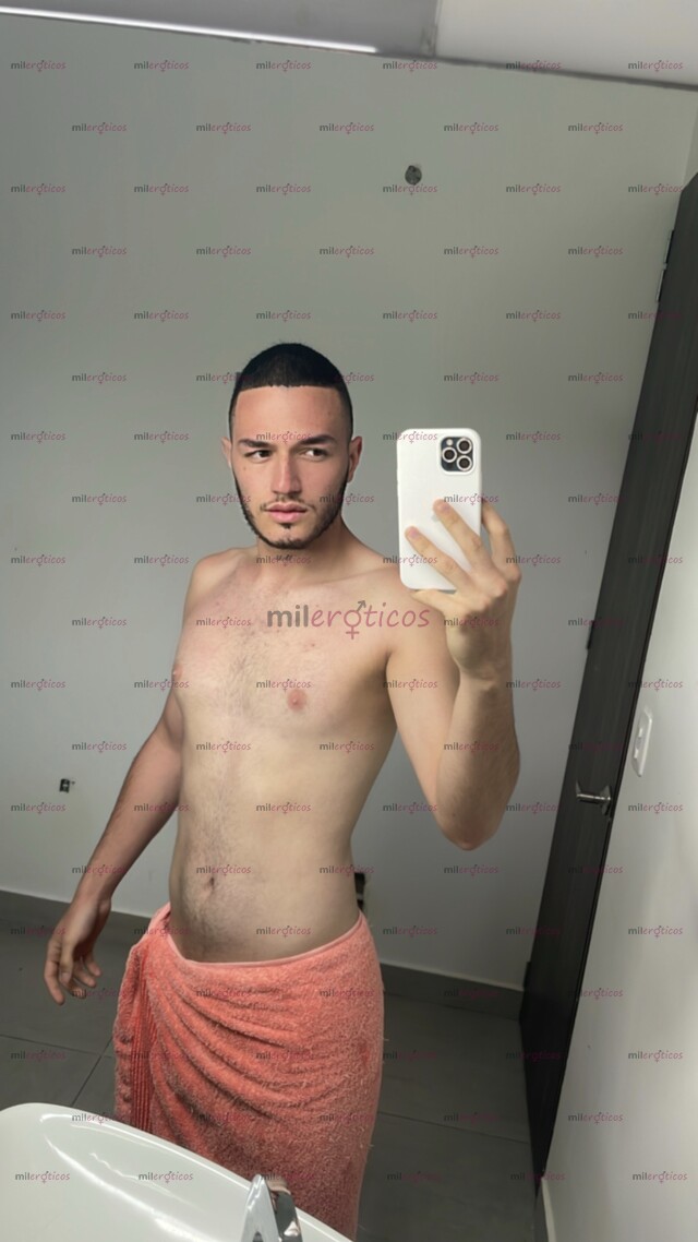 FOTOS DE PAISA VARONIL VERSATIL PERRITA EN LA CAMA Y COMPLACIENTE