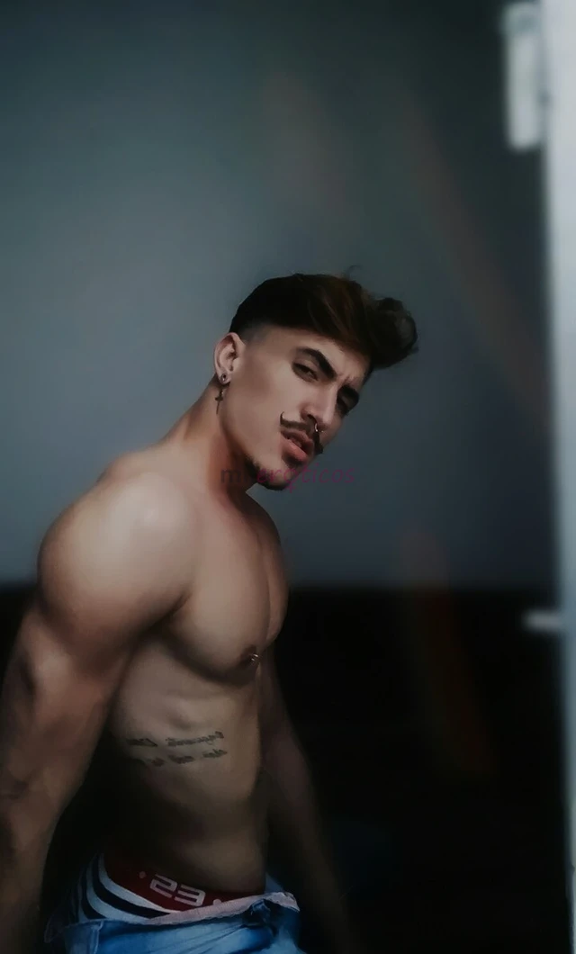 Me chamo kaleb tenho 26 anos ascendencia italiana 1 83 de altura 72 kg versatil 20 cm de pau bunda lisa bonito e super higienico sou extremamente safa...