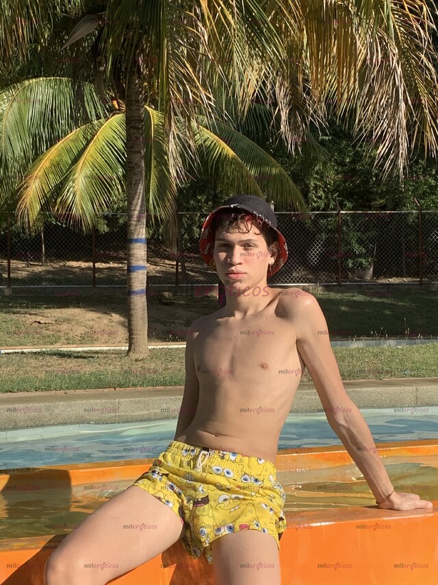 FOTOS DE POLLO VERSÁTIL CONTENIDO EXPLÍCITO VIP