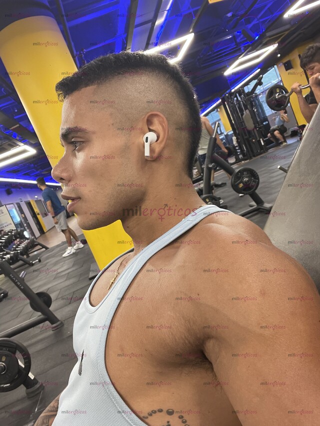 FOTOS DE MACHO ATLÉTICO Y MASCULINO CON UN BUENA VERGA