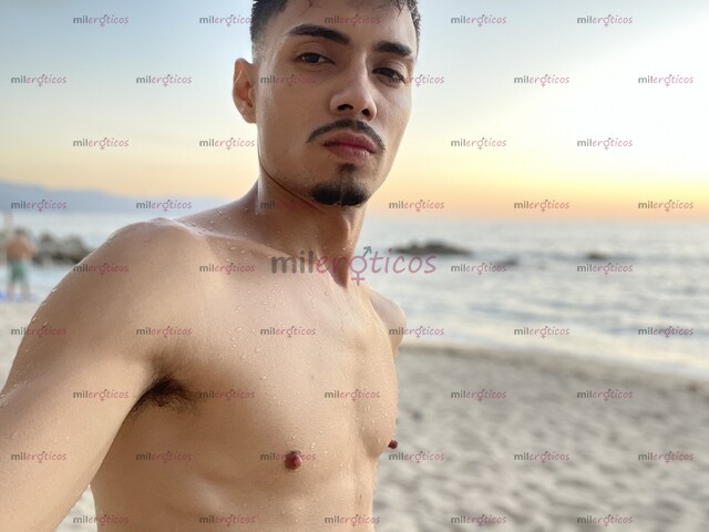 FOTOS DE JOVEN COLOMBIANO CON POLLON XXL MUY COMPLACIENTE