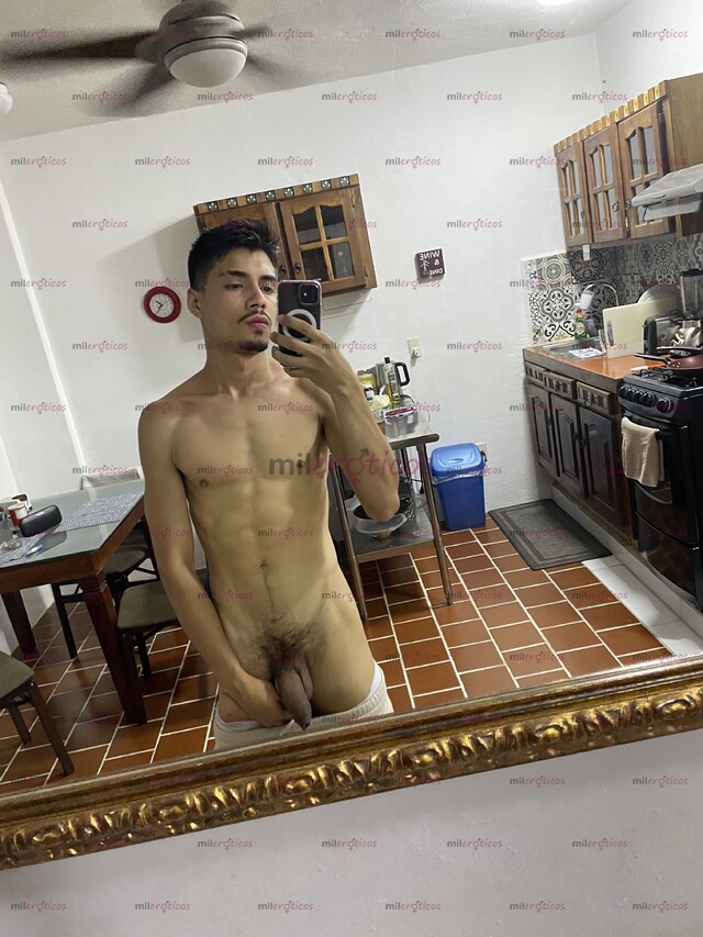 FOTOS DE JOVEN COLOMBIANO CON POLLON XXL MUY COMPLACIENTE