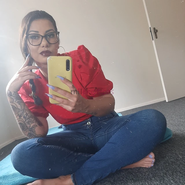 Ola meu bem me chamo lari e trabalho com massagem corporais minhas tecnicas sao exclusivas e diferencias para melhor atender e mostra o maximo de praz...