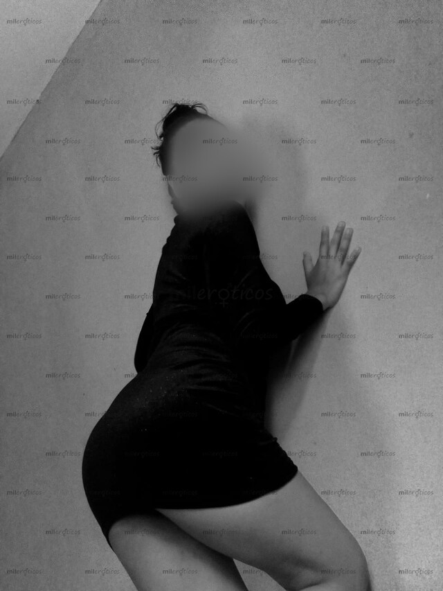 FOTOS DE BRITTANY SEXY, COMPLACIENTE, NALGONA, TODO UN MANJAR DISPONIBLE PARA TI