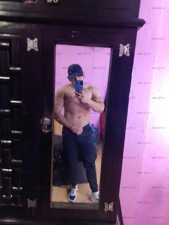 FOTOS DE SOY CHICO CARIÑOSO Y MUY ATENTO AMO LA COMIDA Y ASER COMPAÑÍA