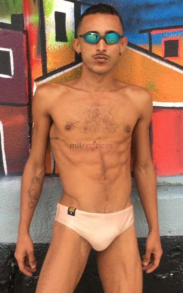 Seja bem vindo a ao meu perfil para quem procura um atendimento de qualidade e excelencia parabens voce encontrou meu nome e vinicius tenho 24 anos te...