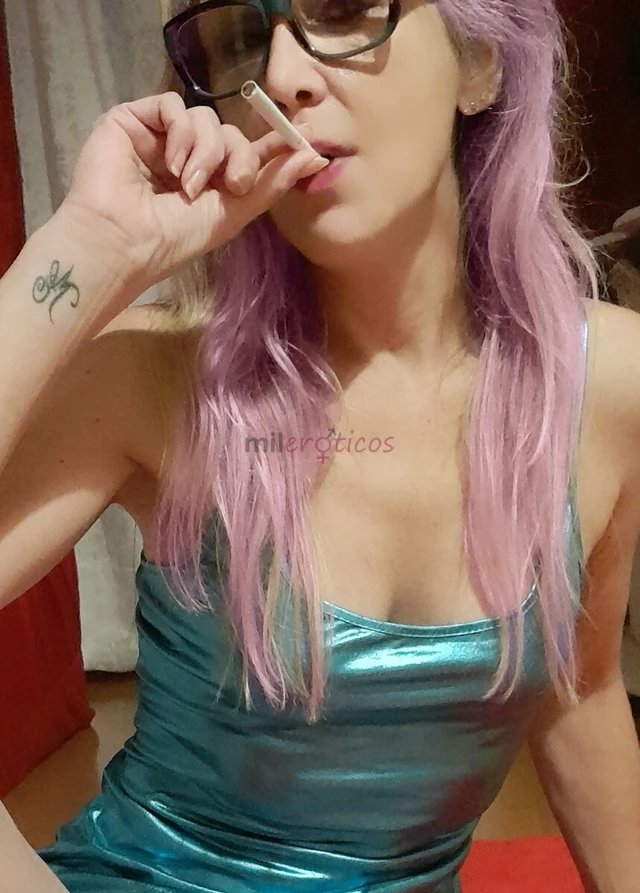 Sou a tia dos fetiches falo o q vc quiser escutar em minha video chamada faco sexfone tenho packs o todas os gostos boquete chuvaspodolatria exibicion...