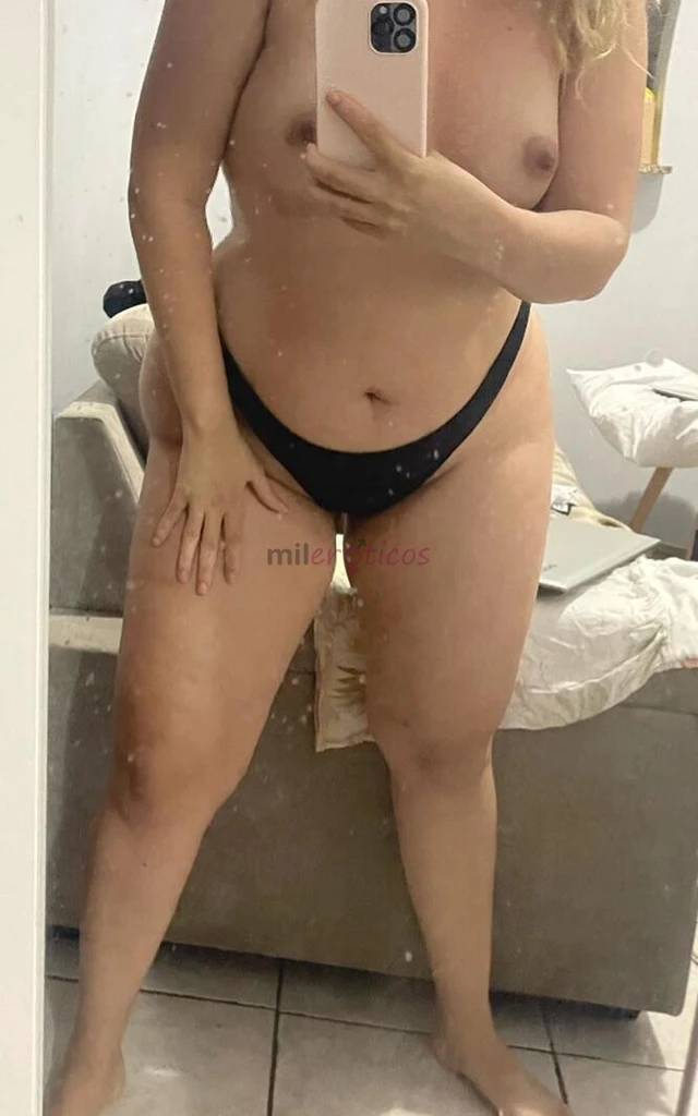 Divirta se vendo a maior bunda da internet se mostrando completamente pra voce prazer sou a juliana com 110 cm de bumbum loira 23 aninhos lindissima c...