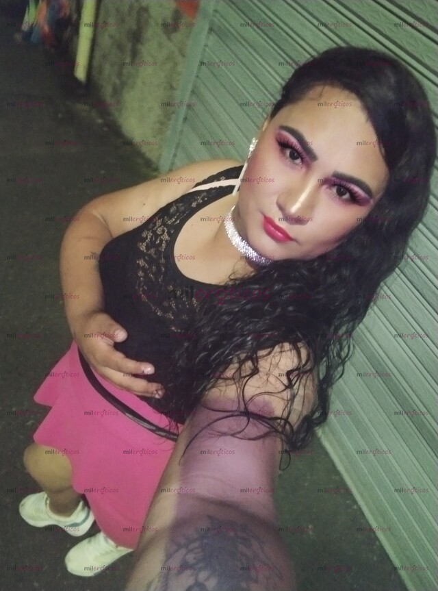 FOTOS DE NUEVA CHICA MORENA BELLA CON GANAS DE MUCHO PENE Y LECHE EN BOCA