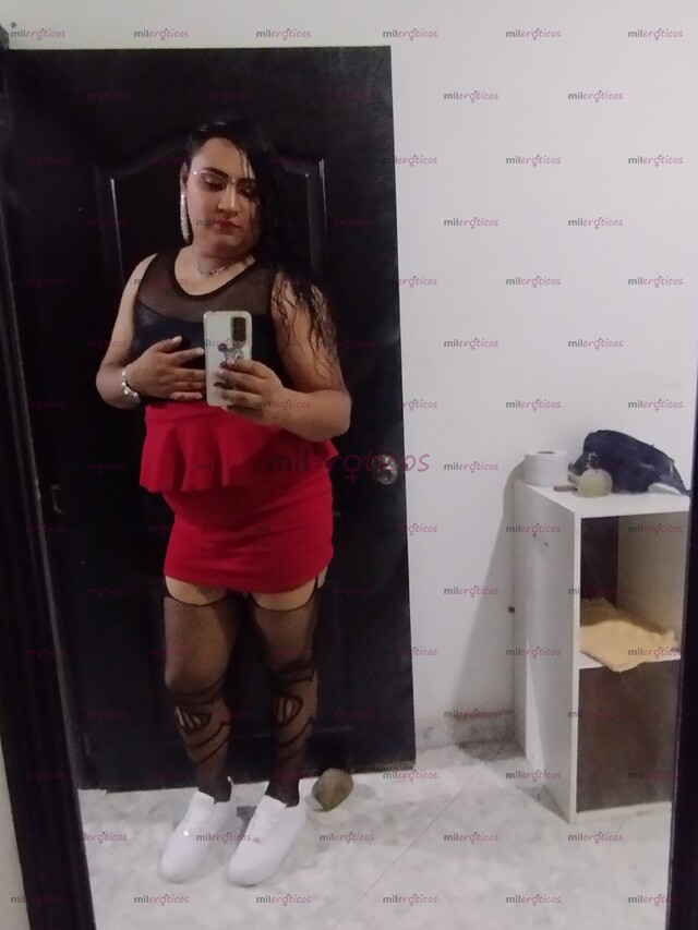 FOTOS DE NUEVA CHICA MORENA BELLA CON GANAS DE MUCHO PENE Y LECHE EN BOCA