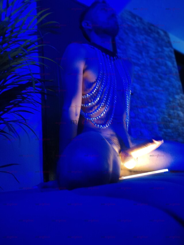 FOTOS DE CHAVO MORENO DELGADO CON 21 CM DE VERGA LISTO PARA LA FIESTA