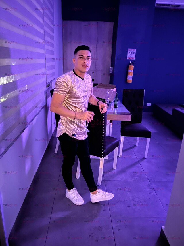 FOTOS DE HOLA AQUÍ BRANDO DISPONIBLE PARA COMPLACER TUS FANTASIOSA