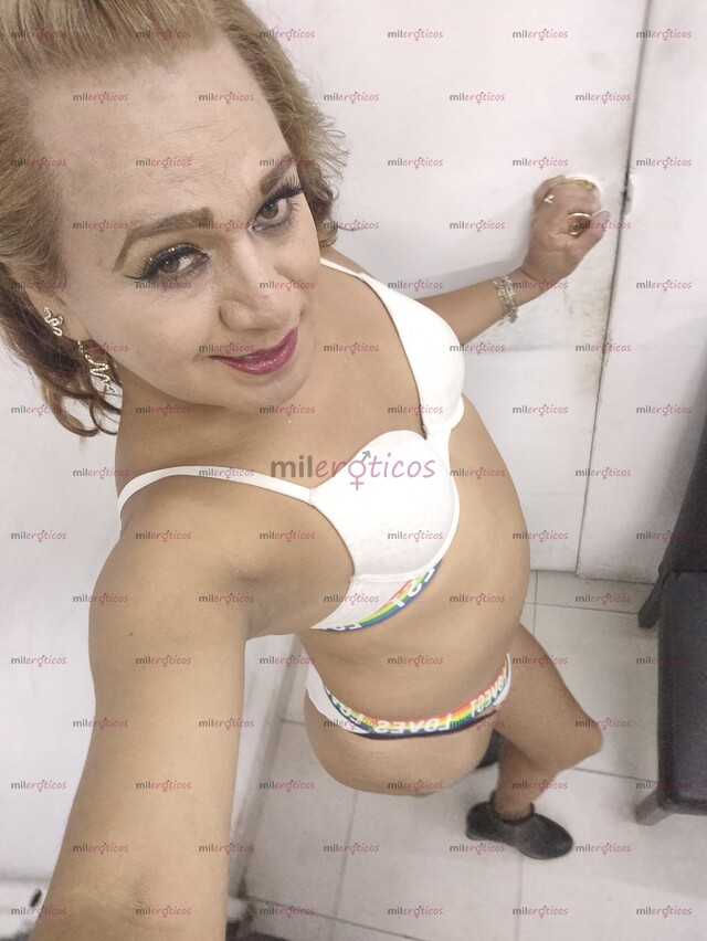 FOTOS DE CORTARTE EL CABELLO CON ESTA ESTILISTA HOT ,69 Y MASSS...