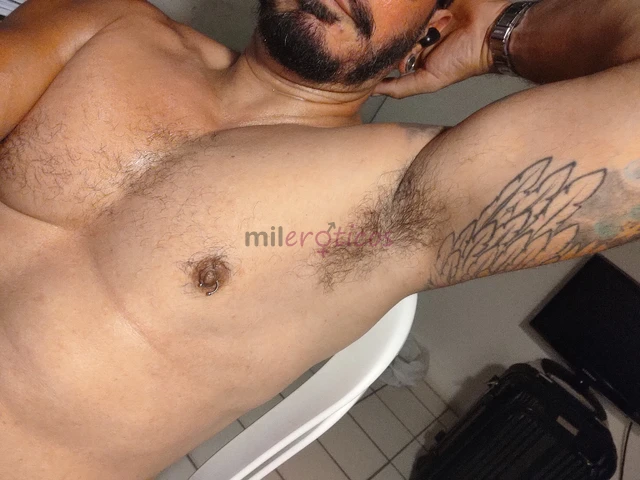 Macho discreto universitario e bilingue masculo versatil e pentelhudo bom ouvinte para homens especiais que apreciam o conforto do sigilo e do anonima...