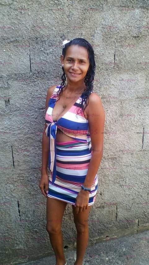 FOTOS DE MORERA EXTROVERTIDA Y EXITANTE ...........................................