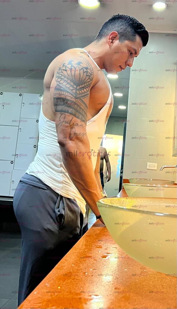 FOTOS DE MODELO CON SPA PERSONAL COMPLETAMENTE PRIVADO