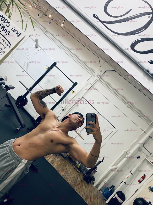 FOTOS DE HEY, SOY RODRI, SOY UN MACHO MUY CALIENTE, CON MUCHA LECHE ESPECIAL PARA TI,