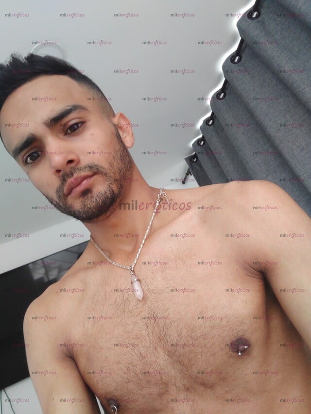 FOTOS DE MORENO CALIENTE Y COMPLACIENTE ,LECHERO Y JUGUETON