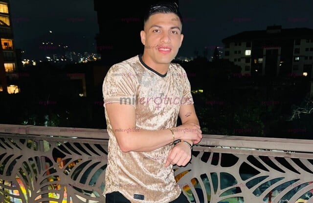 FOTOS DE AQUÍ BRANDON DISPONIBLE PARA COMPLACERTE Y PASARLA BIEN RICO