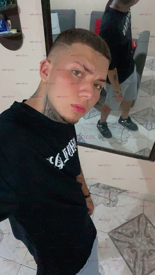 FOTOS DE CONTENIDO EXCLUSIVO PARA CUALQUIER PERSONA, MONO TATUADO VERGA ROSADA