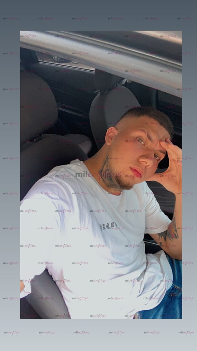 FOTOS DE CONTENIDO EXCLUSIVO PARA CUALQUIER PERSONA, MONO TATUADO VERGA ROSADA
