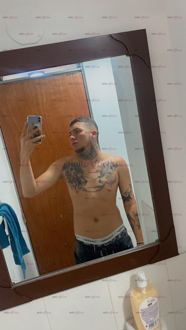 FOTOS DE CONTENIDO EXCLUSIVO PARA CUALQUIER PERSONA, MONO TATUADO VERGA ROSADA