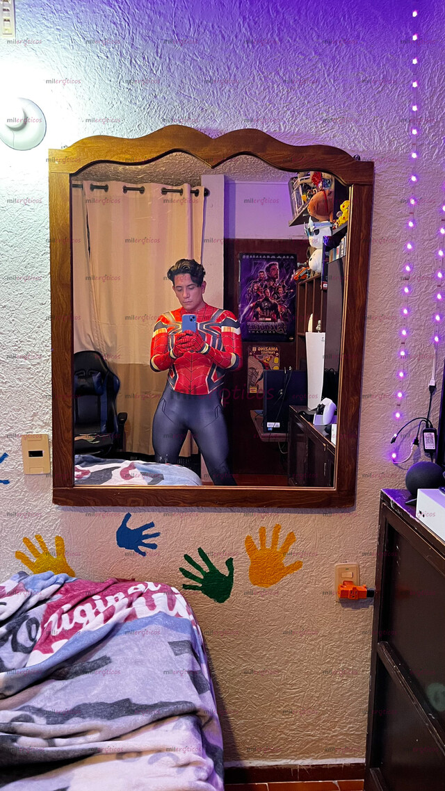 FOTOS DE TWINK DOTADO CON BUENA VERGA PARA BRINDARTE UN RICO SEXO!