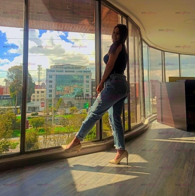 FOTOS DE HOLA SOY EMMA POR PRIMERA VEZ EN TU CIUDAD DE TAN SOLO 24 AÑOS DE EDAD .