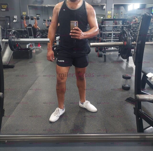 FOTOS DE MACHO AMOROSO, VEN Y DEJATE CONSENTIR POR UN VERDADERO MACHO DOMINANTE