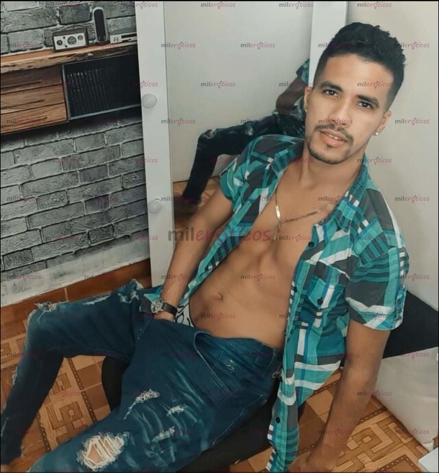 FOTOS DE JOVEN DIVERTIDO PROFESIONAL VERSATIL LECHERO