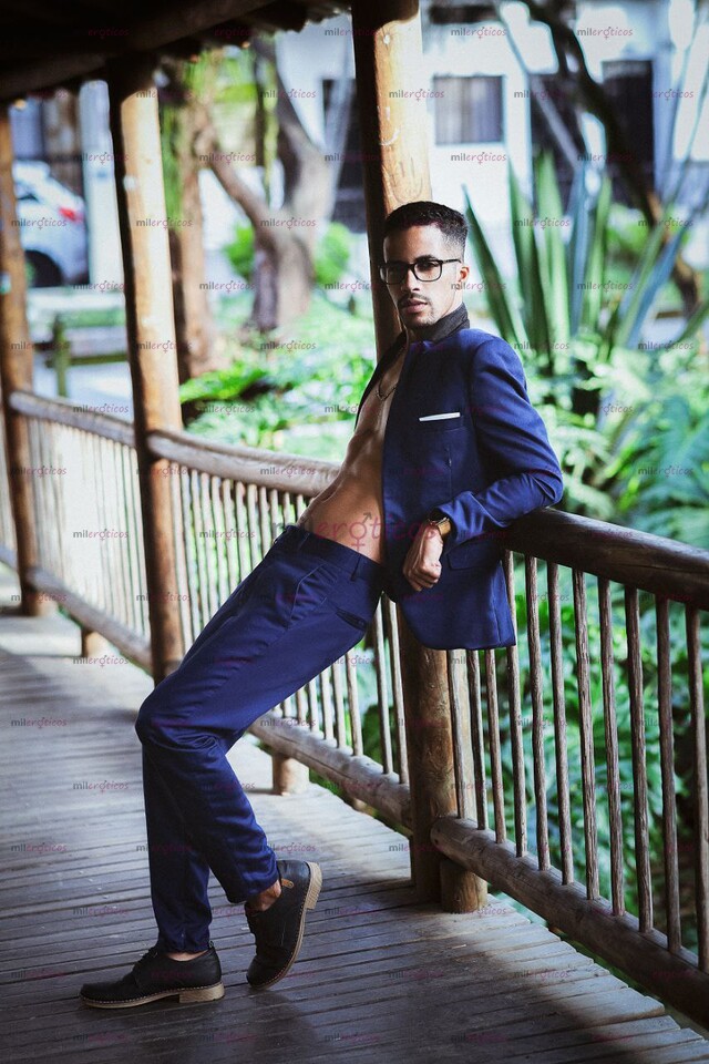 FOTOS DE JOVEN DIVERTIDO PROFESIONAL VERSATIL LECHERO