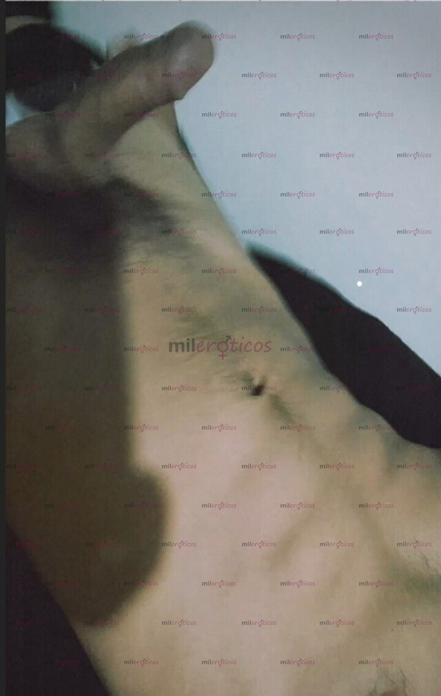 FOTOS DE JOVEN CALIENTE Y GOLOSO DISPUESTO PARA CALENTARTE Y CONSENTIRTE