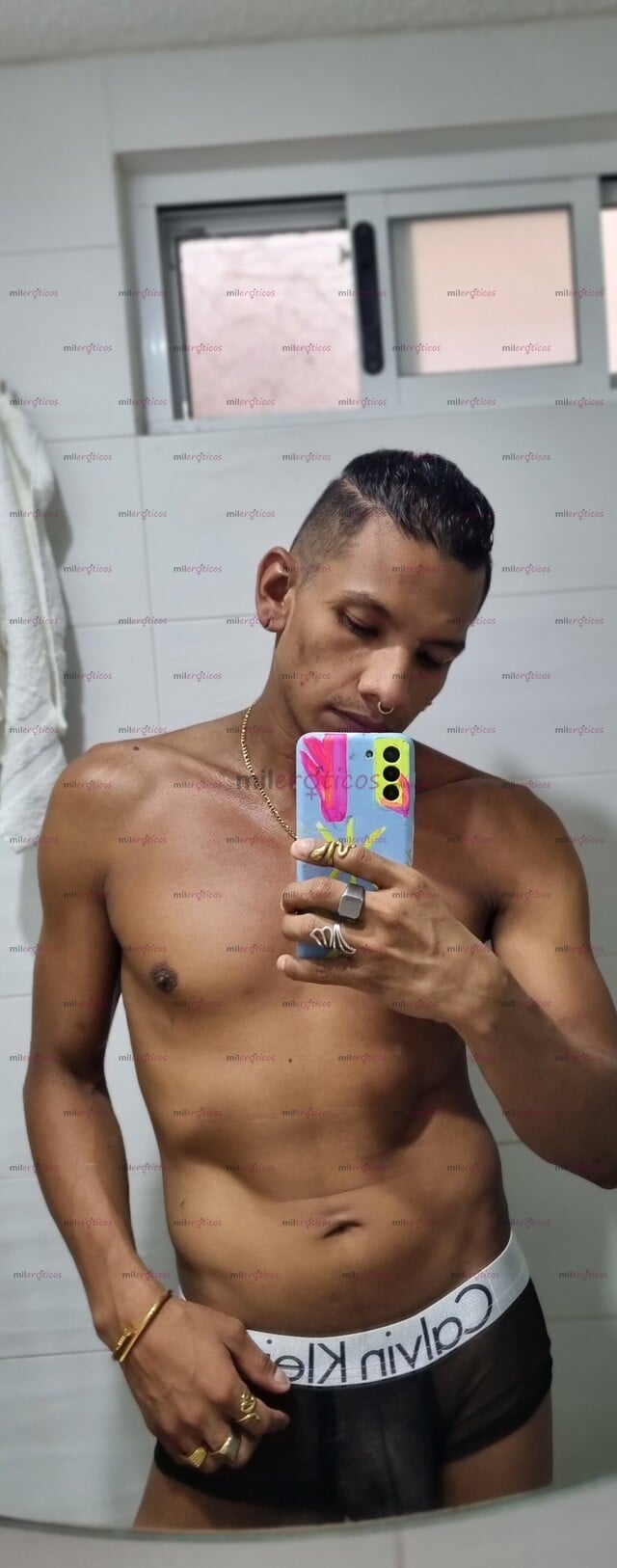 FOTOS DE ACTIVO AFRO MORBOSO XL TOP CON GANAS COMERTE EL CULO SOY UN BUEN AMANTE.