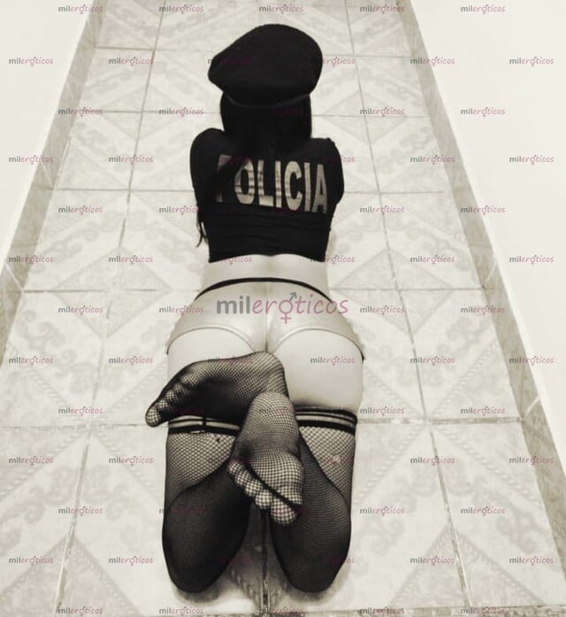 FOTOS DE TU CHICA POLICÍA SEXI...VEN Y DÉJATE ARRESTAR EN LA CAMA