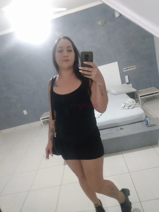 Linda gata branca olhos claros cabelos medios liso corpo escultural gostosa peituda branquinha atendimento com total prazer pra vc eu tenho local prox...