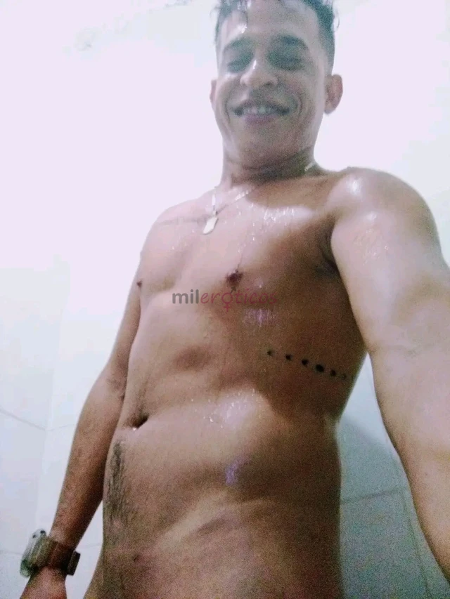 Hola nuevo en tu ciudad me gusta pasarla bn dar un buen tiempo de servicio sero plumas ful discreto versatil mas activo doy besos caricias abrazos mas...