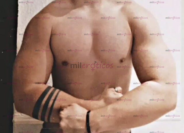 FOTOS DE CHICO DE 22, ESPERANDO COMPLACER A UNA MUJER