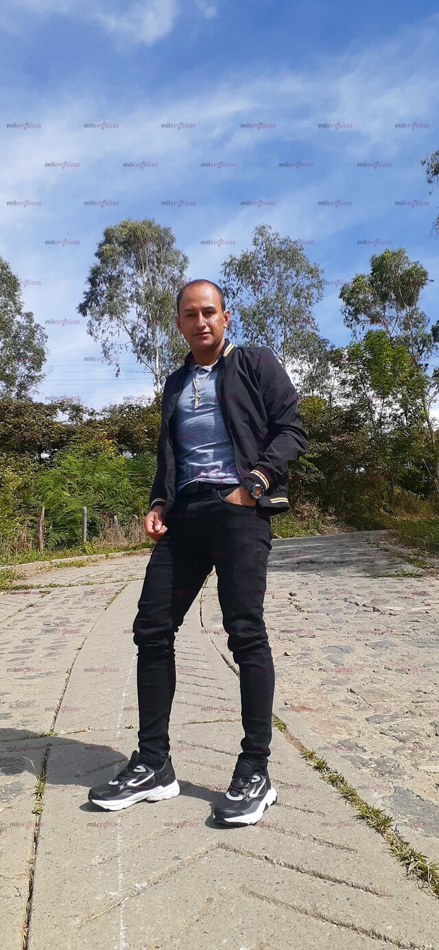 FOTOS DE COMPLACE HOMBRE SERIO DISCRETAMENTE CON SITIO