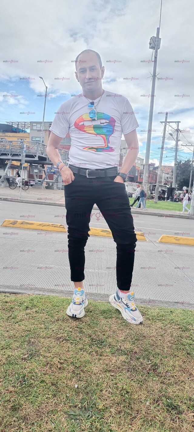 FOTOS DE COMPLACE HOMBRE SERIO DISCRETAMENTE CON SITIO