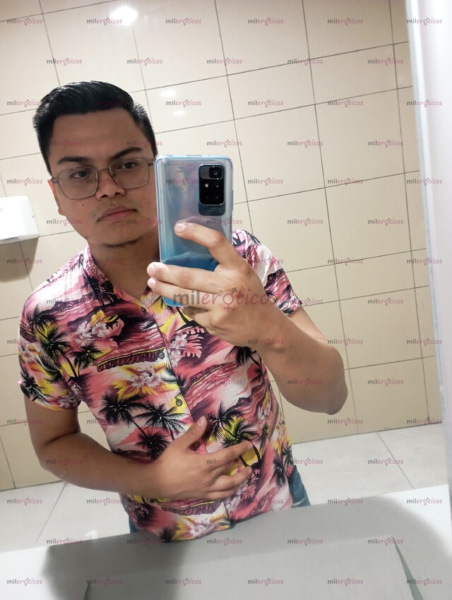 FOTOS DE CHARLIE REGIO BUSCANDO HACERTE SENTIR BIEN.