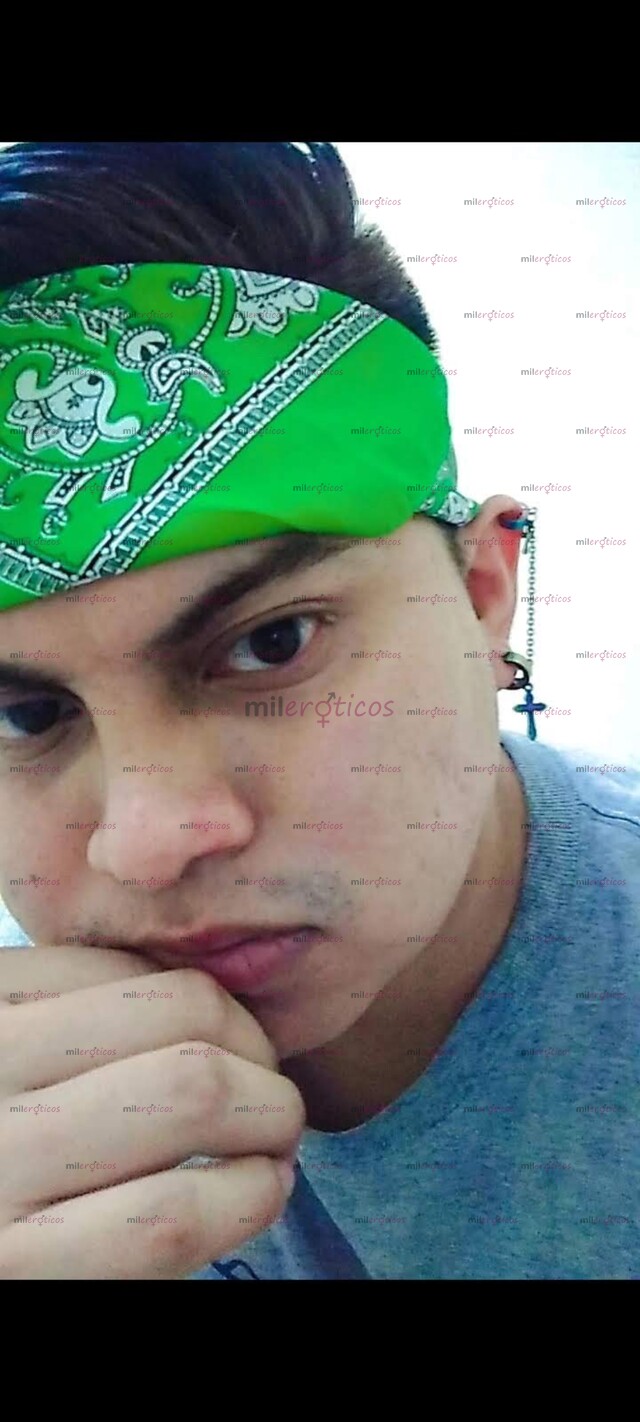 FOTOS DE CHARLIE REGIO BUSCANDO HACERTE SENTIR BIEN.