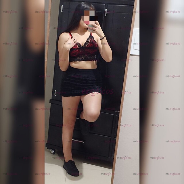 FOTOS DE ABREME MIS PIERNAS Y VE COMO MI VAGINA ESTÁ HÚMEDA POR QUÉ QUIERE VERGA