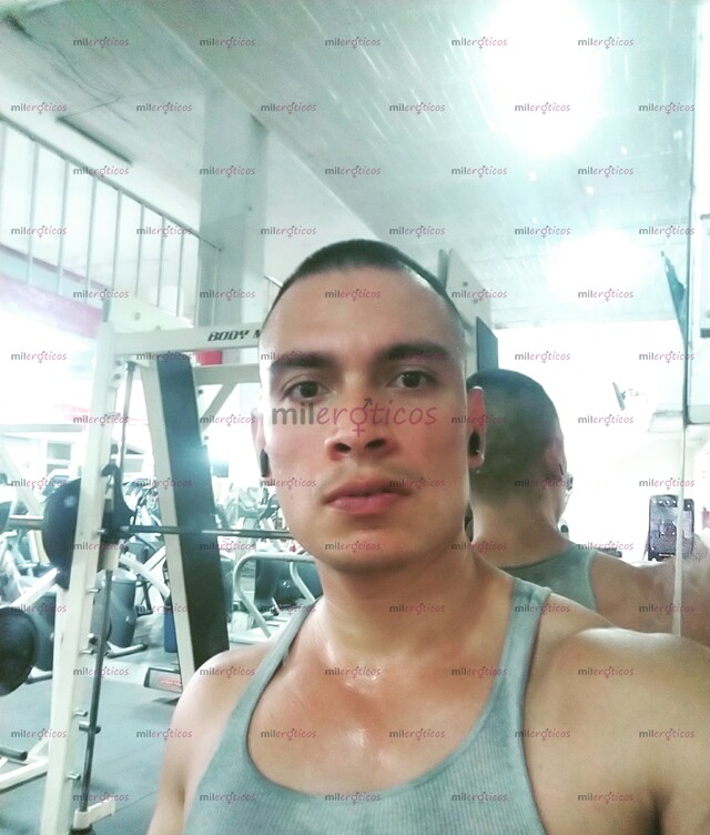 FOTOS DE QUIERES VERME POR VIDEOLLAMADA O VÍDEOS? VERGON 20 CM ATLÉTICO BI