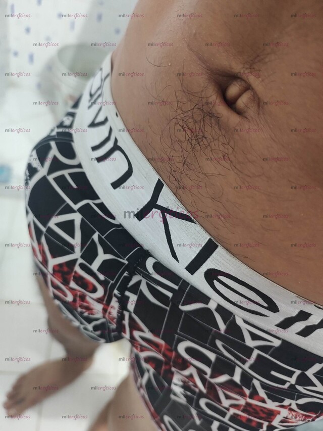 FOTOS DE MORENO SEXY , FLACO , TATUAJES , EXTROVERTIDO