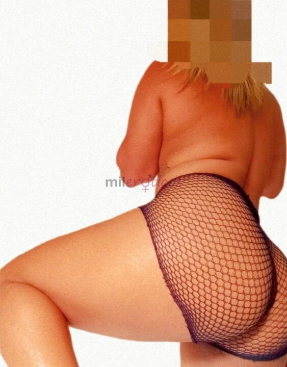 Loira do cuzao adoro chupar um pau bem delicoso e tomar leitinho discreta estilo namoradinha beijo na boca cheirosa com marquinha disponivel apenas pa...