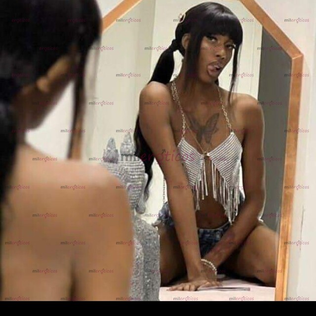 FOTOS DE NEGRA JOVEN PIEL SUAVE LINDO COLOR, CULO APRETADO, VERGA DE 22CM LARGA Y GRUESA