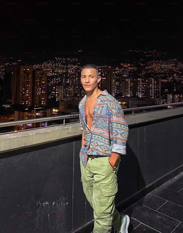 FOTOS DE GUAPO COLOMBIANO CON 23 CENTÍMETROS DE PODER