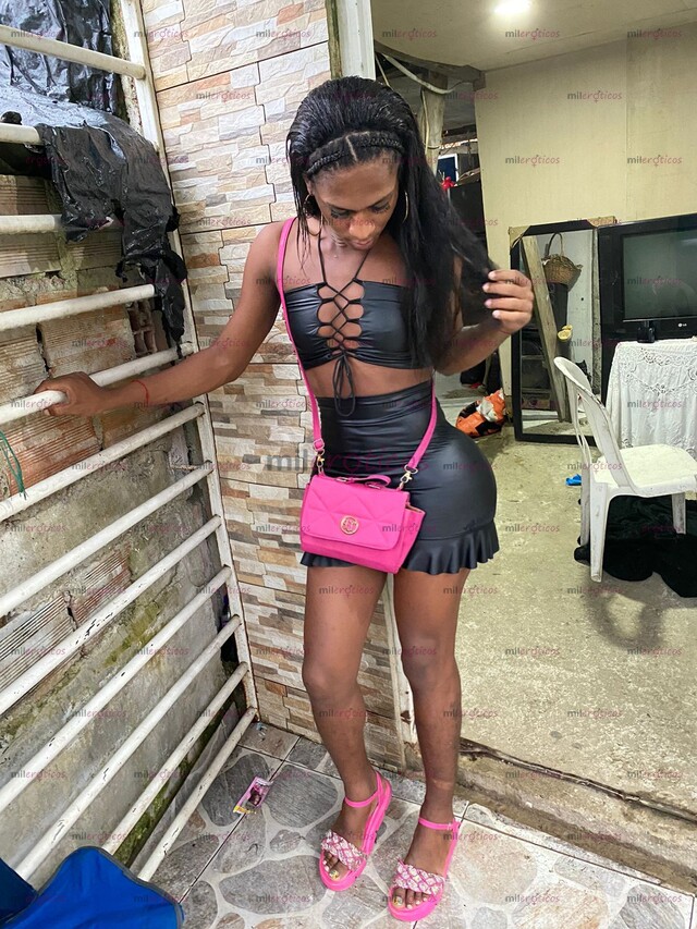 FOTOS DE NEGRA DE CULO GRANDE LLÁMAME PARA TENER EL GUSTO DE ATENDERTE SOLO CHICOS SOLVEN