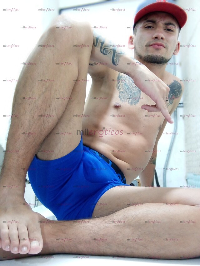 FOTOS DE JOVEN UNIVERSITARI, DE PASO POR TU CIUDAD.