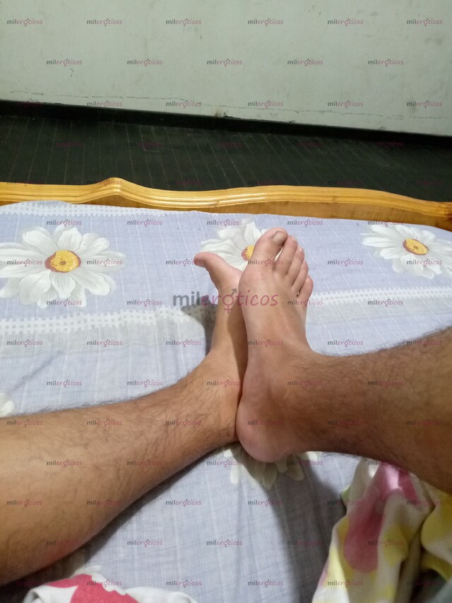 FOTOS DE JOVEN UNIVERSITARI, DE PASO POR TU CIUDAD.